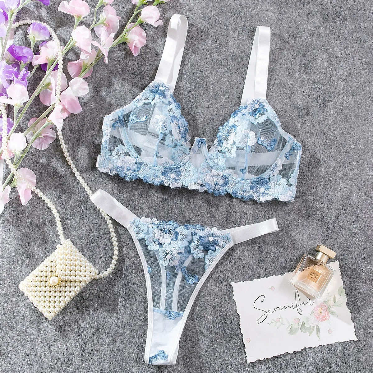Embroidered low-cut bra set
